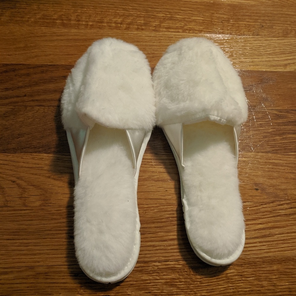 Vintage white fluffy slippers